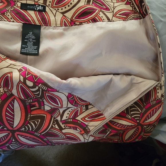 A-Line Ruffle Hem Skirt with Pockets Floral/Leaf Pink, Fuchsia, Brown Size 12 - Picture 6 of 6